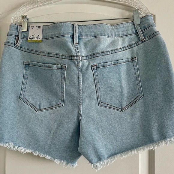 (NWT) YMI Dream Authentic Women’s Blue LightWash Distressed DenimShorts-16 & 20 - Picture 2 of 10